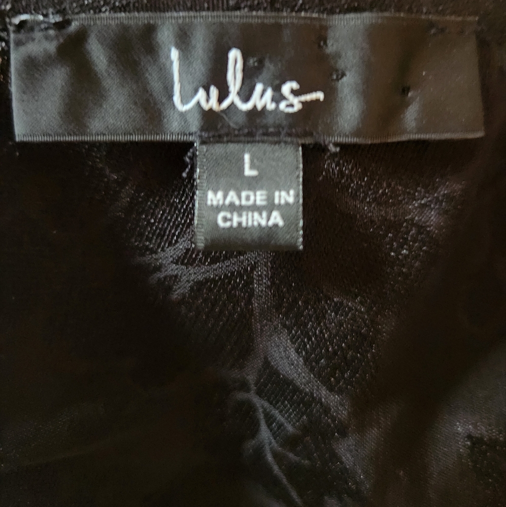 Lulu's Deep V Lace Peplum Blouse - Black - Picture 4 of 4